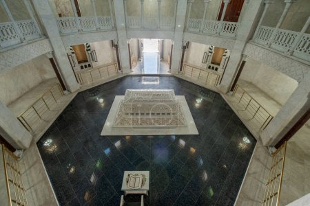 Foto de Interior del mausoleo Bourguiba en Monastir, Túnez. Es una tumba monumental en Monastir, Túnez, que contiene los restos del ex presidente Habib Bourguiba, el padre de la independencia de Túnez. - Imagen libre de derechos