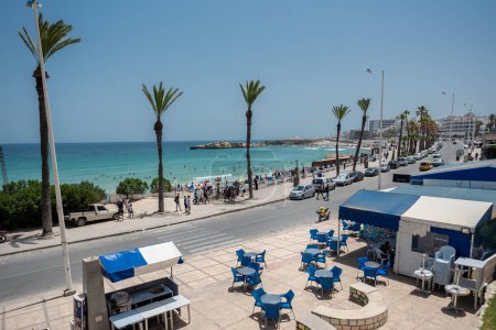 Téléchargez les photos : MONASTIR, TUNISIA - JUNE 16, 2016: Public Beach in Monastir, Tunisia. - en image libre de droit