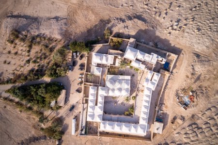 Téléchargez les photos : Israel. Nabi Musa site and mosque at Judean desert, Israel. Tomb of Prophet Moses. Drone Point of View. - en image libre de droit