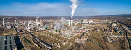 Téléchargez les photos : Chemistry Factory in Lithuania, Achema in Jonava City. Clear Blue Sky and Smoke in background. - en image libre de droit
