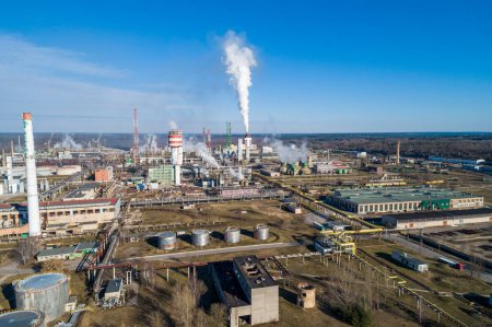 Téléchargez les photos : Chemistry Factory in Lithuania, Achema in Jonava City. Clear Blue Sky and Smoke in background. - en image libre de droit