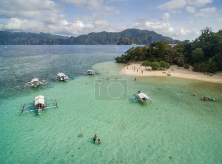Téléchargez les photos : CYC beach in Coron, Palawan, Philippines. Corn Youth Club Beach. Mountain and Sea in background. Tour A. Drone - en image libre de droit