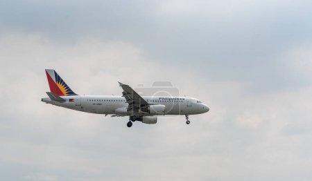 Téléchargez les photos : Philippine Airlines Airbus A320 RP-C8610 Atterrissage à l'aéroport international de Manille - en image libre de droit