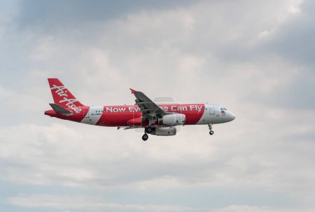 Téléchargez les photos : AirAsia Airlines Airbus A320 RP-C8994 Atterrissage à l'aéroport international de Manille - en image libre de droit