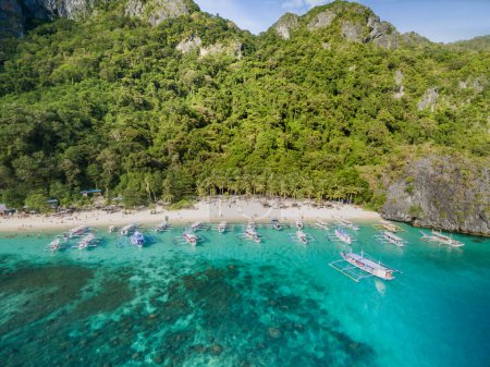 Foto de Seven Commandos Beach in El Nido, Palawan, Philippines. Tour A route and Place. - Imagen libre de derechos