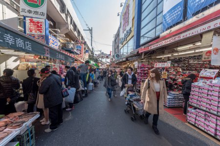 Foto de Ameyoko Shopping Street in Tokyo. Ameyoko is a busy market street along the Yamanote Line tracks between Okachimachi and Ueno Stations. See food. - Imagen libre de derechos