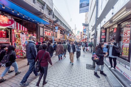 Téléchargez les photos : Ameyoko Shopping Street in Tokyo. Ameyoko is a busy market street along the Yamanote Line tracks between Okachimachi and Ueno Stations. See food. - en image libre de droit