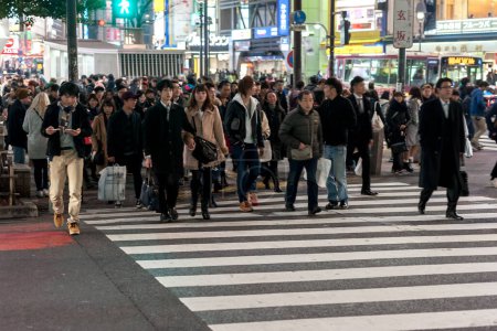 Téléchargez les photos : District de Shibuya à Tokyo. Intersection célèbre et la plus achalandée au monde, Japon. Shibuya Crossing - en image libre de droit
