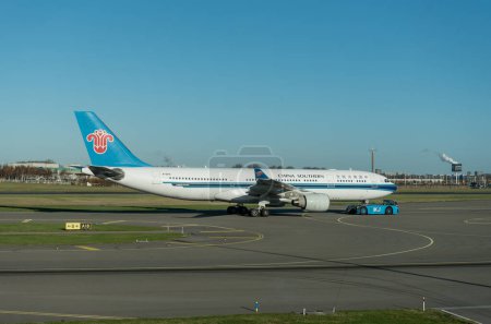 Foto de B-6515 Airbus A330 China Southern Airlines Ready to take off in Amsterdam Airport Schiphol - Imagen libre de derechos