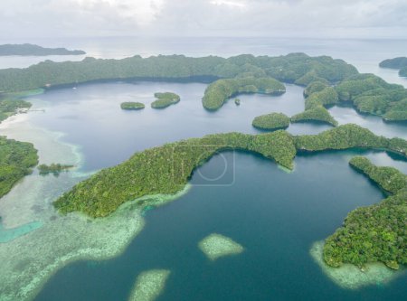 Foto de Koror Island in Palau. Archipelago, part of Micronesia Region. Drone Point of View - Imagen libre de derechos
