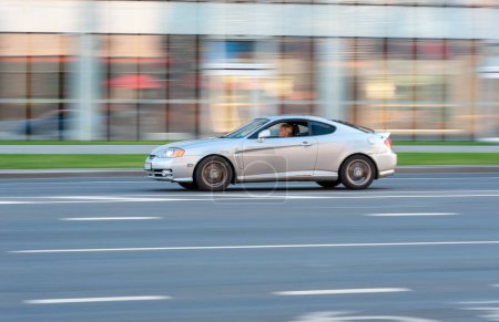 Foto de Traffic in Vilnius, Lithuania. Fast Moving Car. - Imagen libre de derechos