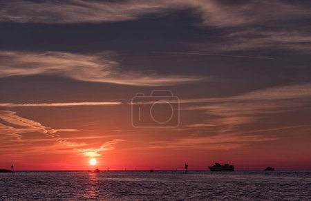 Foto de Puesta de sol en Clearwater Beach, Florida. Estados Unidos - Imagen libre de derechos