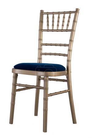 Téléchargez les photos : Chaise en bois isolée sur fond blanc. Décoration élégante. - en image libre de droit