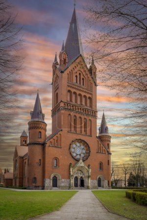 Téléchargez les photos : Église d'Inowroclaw construite au début du XXe siècle, Pologne. - en image libre de droit