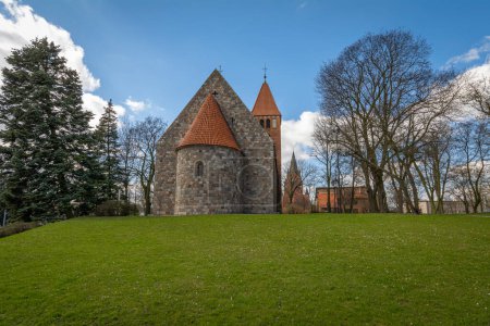 Téléchargez les photos : La plus ancienne église de la ville d'Inowroclawia, Pologne. - en image libre de droit