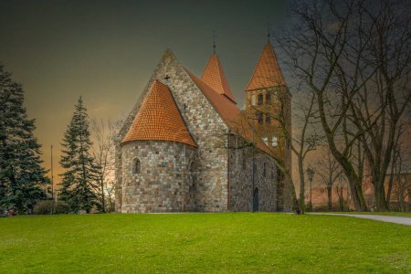 Téléchargez les photos : La plus ancienne église de la ville d'Inowroclawia, Pologne. - en image libre de droit