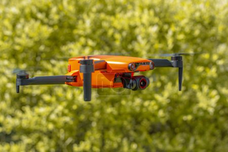 Téléchargez les photos : Orange drone in flight, Poland. - en image libre de droit
