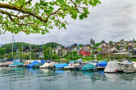 Belle ville portuaire Spiez est une petite ville sur le lac Thun. Situé sur la côte sud, à seulement 18 km d'Interlaken.