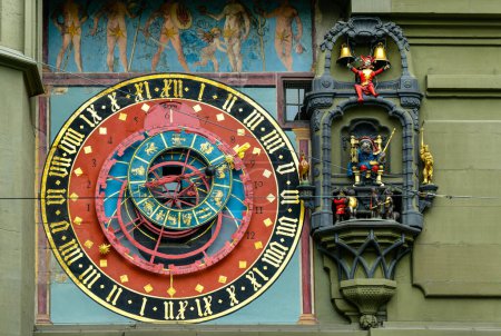 Astronomische Uhr am mittelalterlichen Zytglogge-Uhrenturm in der Kramgasse in Bern Schweiz