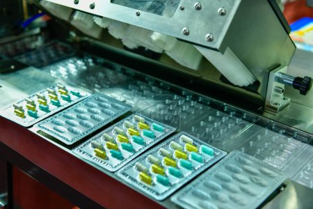 Ligne de production de capsules de médecine, Concept pharmaceutique industriel.