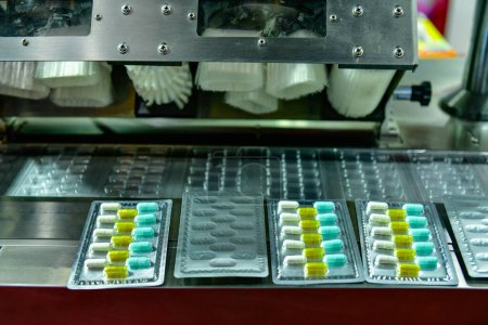 Ligne de production de capsules de médecine, Concept pharmaceutique industriel.