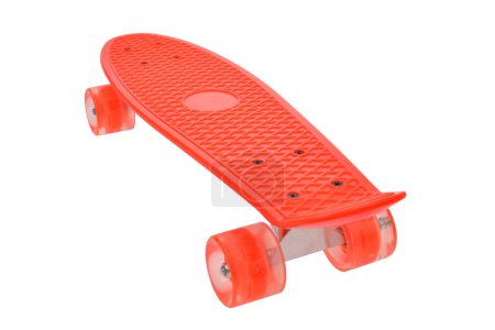 Rotes Skateboard-Deck auf weißem Hintergrund