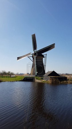 Téléchargez les photos : Les moulins de Kinderdijk aux pays-bas - en image libre de droit