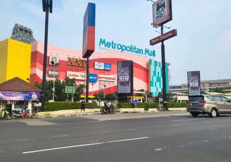 Téléchargez les photos : Bekasi, Indonésie - 12 mars 2023 : Le centre commercial Metropolitan Mall est l'un des centres commerciaux situés au centre de Bekasi - en image libre de droit