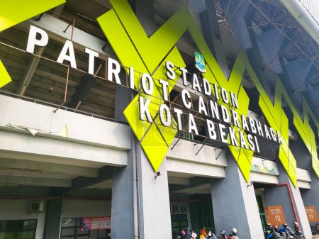 Photo for Bekasi, Indonesia - March,12 2023: The atmosphere outside the Patriot Candrabhaga Stadium, Bekasi city during the car free day event - Royalty Free Image