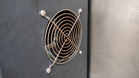 Foto de Sistema de ventilación de metal con un ventilador - Imagen libre de derechos
