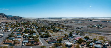 Foto de Vista aérea de la ciudad de Wendover cerca de Bonneville Salt Flats en Nevada. - Imagen libre de derechos