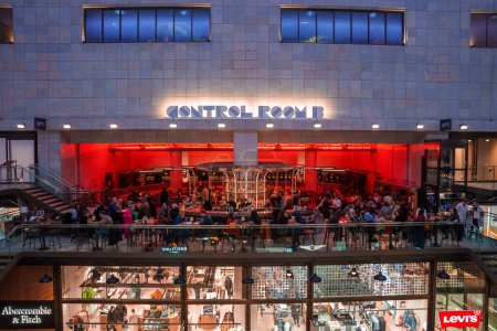 Téléchargez les photos : New Battersea Power Station in London England UK operating as a new shopping mall and cinema interior design. - en image libre de droit