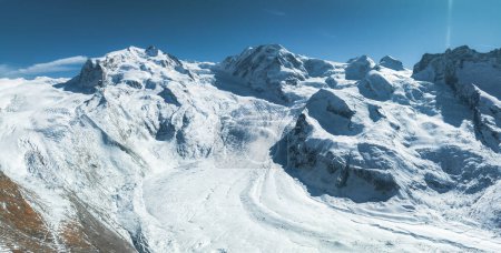 Téléchargez les photos : Le Gorner Glacier Gornergletscher en Suisse, deuxième plus grand glacier des Alpes. Belle vue panoramique aérienne sur le glacier. Éco réchauffement climatique. - en image libre de droit