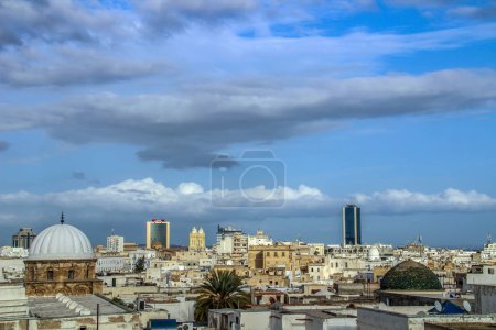 Téléchargez les photos : Vue sur la ville de la capitale tunisienne Tunisie - en image libre de droit