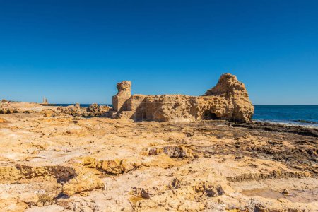 Foto de The Remains of an Ancient Civilization 's Construction on Mahdia Beach, Túnez. Norte de África - Imagen libre de derechos