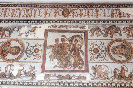 Patrones de mosaico y los antiguos mosaicos de Túnez en el Museo del Bardo