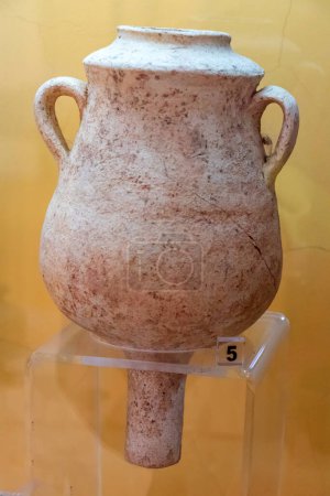 Foto de Artefactos fenicios y cartagineses en el Museo Púnica y Romano de Utica - Imagen libre de derechos