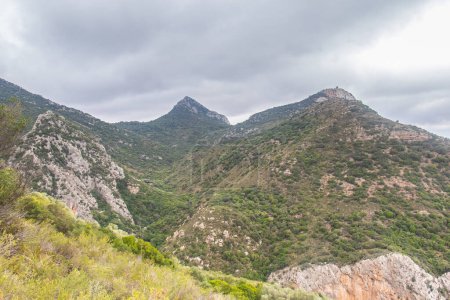 Téléchargez les photos : Majestueux Djebel Zaghouan : La magnifique montagne tunisienne - en image libre de droit