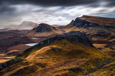 Téléchargez les photos : Isle of Skye, Scotland - Dark clouds over the Quiraing on a cloudy spring day at the Scottish Highlands, UK - en image libre de droit