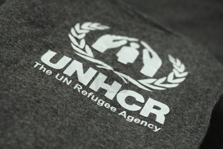 Photo pour KYIV, UKRAINE - MAY 4, 2022 UNHCR The UN Refugee Agency logo on humanitarian grey blankets from humanitarian aid goods - image libre de droit