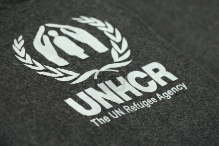 Téléchargez les photos : KYIV, UKRAINE - MAY 4, 2022 UNHCR The UN Refugee Agency logo on humanitarian grey blankets from humanitarian aid goods - en image libre de droit