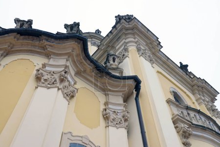 Foto de LVIV, UCRANIA - 10 de septiembre de 2022 St. Georges Cathedral or Cathedral of Yuri es una catedral barroca rococó situada en la ciudad de Lviv, la capital histórica del oeste de Ucrania. - Imagen libre de derechos