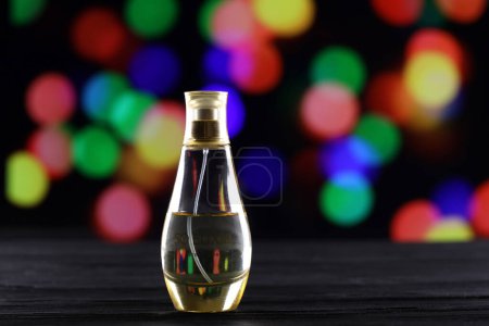 Foto de KHARKIV, UCRANIA - 2 DE ENERO DE 2021 Botella de So Elixir perfume de Yves Rocher, una empresa francesa de cuidado de la piel, cosméticos y perfumes, fundada en 1965 - Imagen libre de derechos