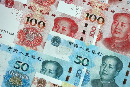 Foto de Muchos billetes de dinero de la República Popular China. Billetes de Yuan de la República Popular China en primer plano - Imagen libre de derechos