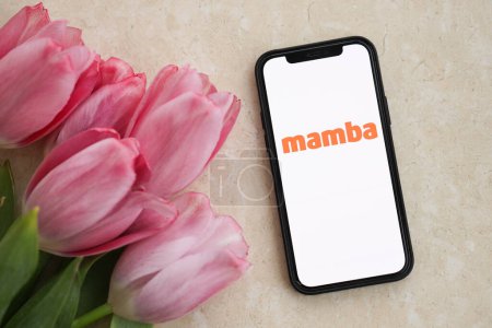 Téléchargez les photos : KYIV, UKRAINE - 23 FÉVRIER 2024 Mamba logo de célèbre sortir ensemble site Web ou application sur écran d "écran iPhone gros plan - en image libre de droit