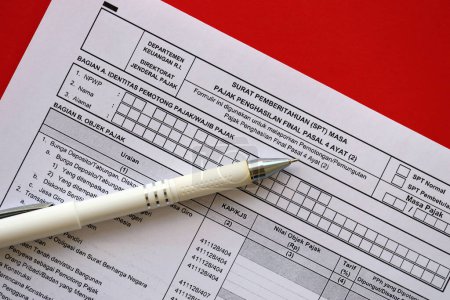 Indonesisches Steuerformular Benachrichtigungsschreiben SPT für den letzten Einkommensteuerzeitraum Artikel 4 Absatz 2 auf Buchhaltungstabe