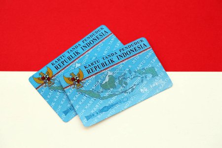 Tarjeta de identidad eléctrica nacional indonesia llamada E-KTP o Kartu Tanda Penduduk. Tarjeta para ciudadanos o residentes permanentes