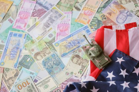 Réservoir sur le drapeau des États-Unis sur de nombreux billets de différentes devises. Contexte du financement de la guerre et du prix de soutien militaire pour les États-Unis d'Amérique