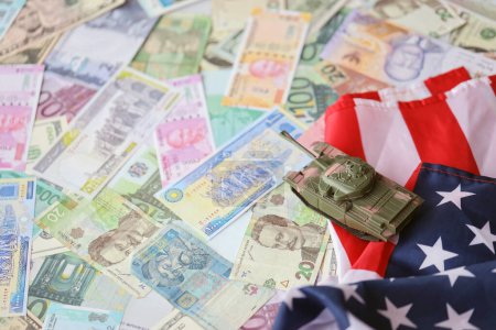 Réservoir sur le drapeau des États-Unis sur de nombreux billets de différentes devises. Contexte du financement de la guerre et du prix de soutien militaire pour les États-Unis d'Amérique