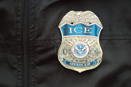 Foto de KYIV, UCRANIA - 9 DE MARZO DE 2024 US ICE badge on black jacket uniform close up - Imagen libre de derechos
